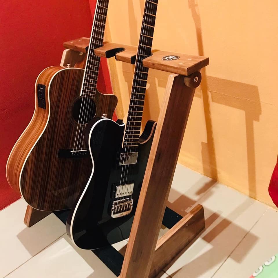 Stand-per-chitarra-a-A-Frame