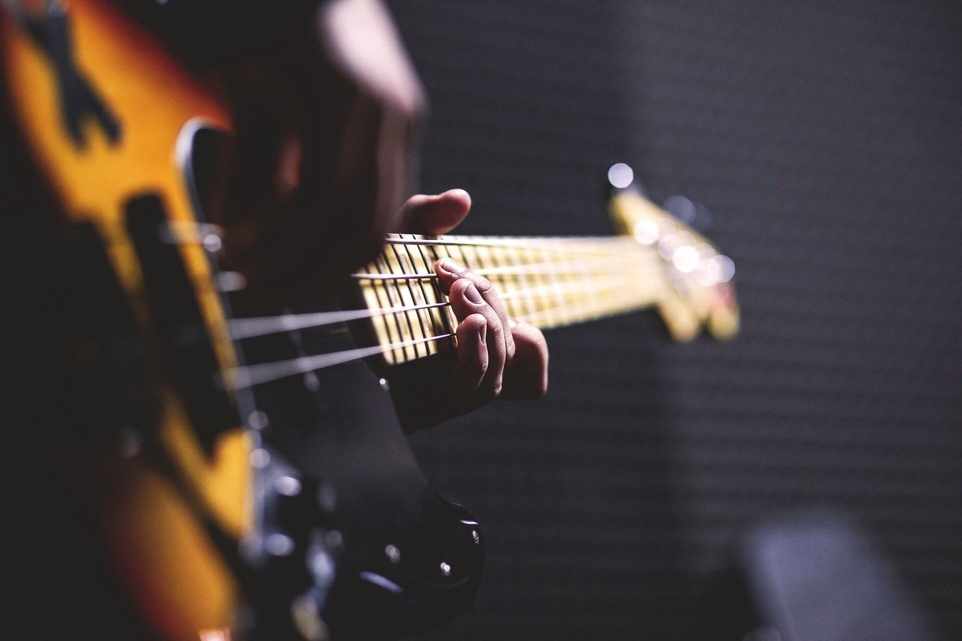 Differenza Tra Basso E Chitarra Elettrica